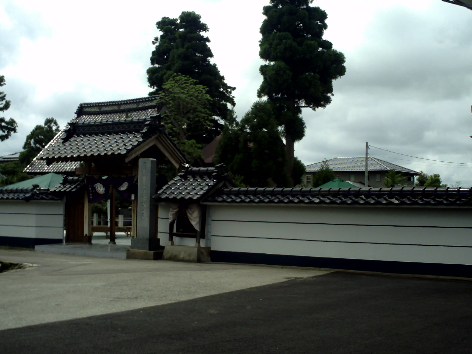 龍江寺の門構え